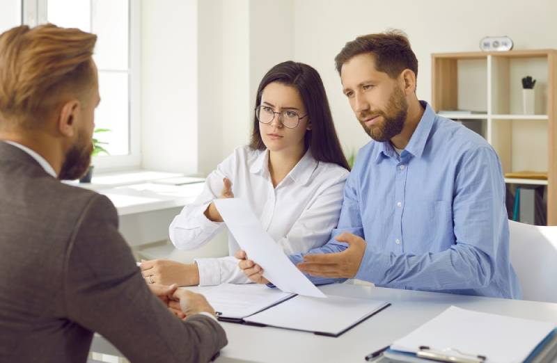 A dissatisfied young couple consult a solicitor on professional negligence